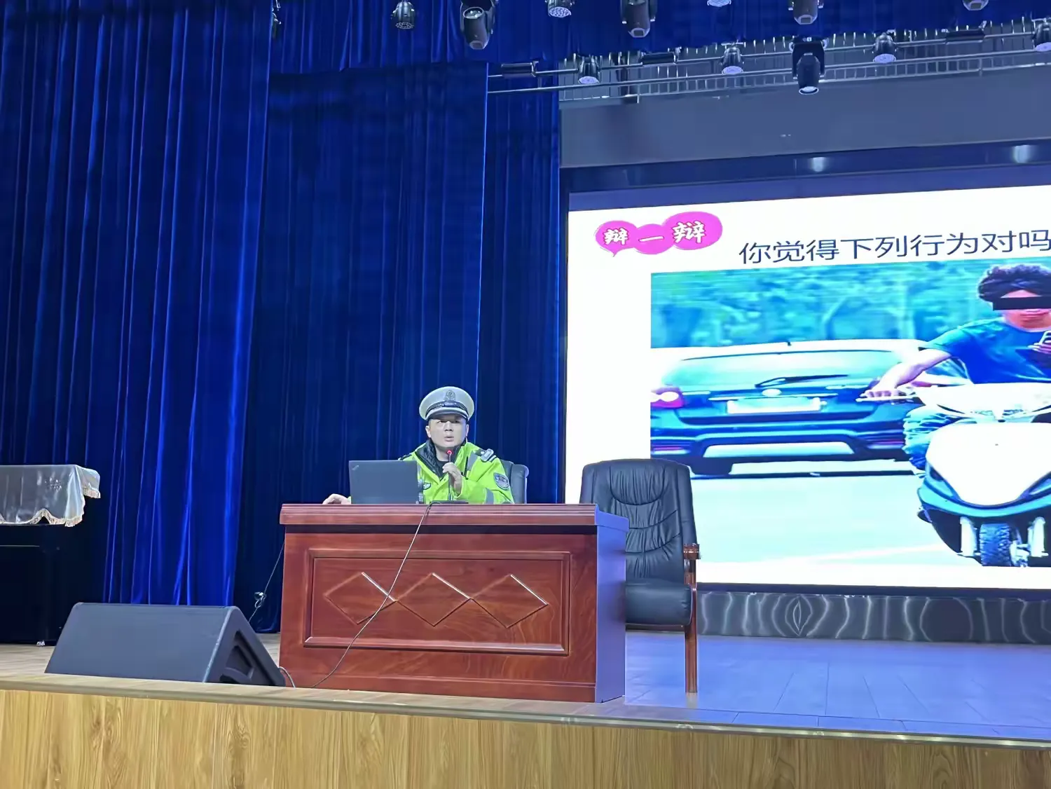 简篇-【卓越·习惯】共筑校园安全防线,守护青春成长之路