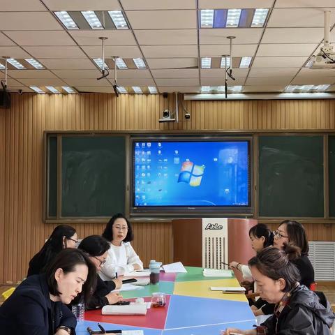 精析勤思明方向  群智优策促提升 ——长新小学期中质量分析会