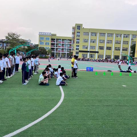 【幸福教育 龙新小学】追梦少年 “足”够精彩——足球社团