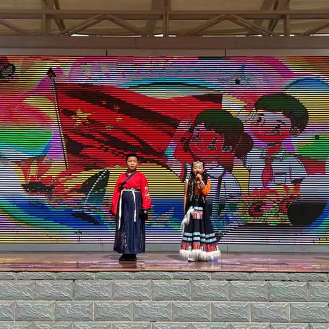【各族人民是一家 万众一心爱中华】主题升旗仪式（四年级四班）