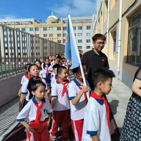 前郭蒙小学生走进青少年活动中心体验活动