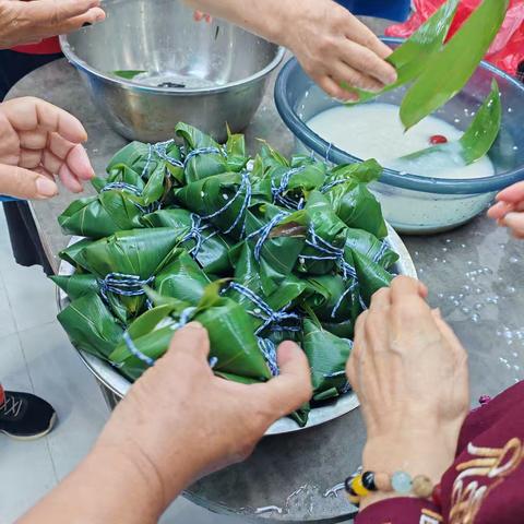 共享端午节 共话邻里情