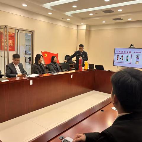 西安电子城支行开展2025年消防安全知识讲座暨消防应急预案演练