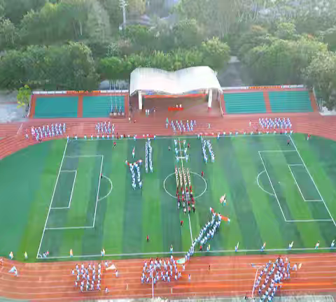 扬体育精神，展青春风采。——2024年海南省国兴中学保亭学校第二届校园运动会