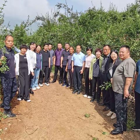 农业农村部种植业管理司组织专家组到涉县开展中药材生态种植专题调研。