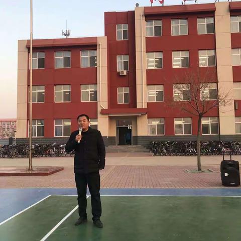 弘扬宪法精神，建设社会主义法治文化—海兴县第二中学南校区举行“国家宪法日”升旗仪式