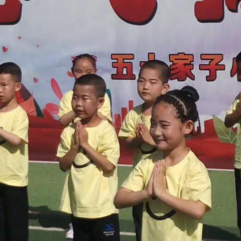 你好夏天　　转眼间，又到了一年中最美好的季节——夏天。夏天，是一个充满活力和生命力的季节，它给人们