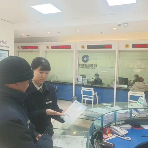 王府井积极开展“拒做职业背债人 争做理性消费者”大型主题宣传活动，全力守护金融安全防线