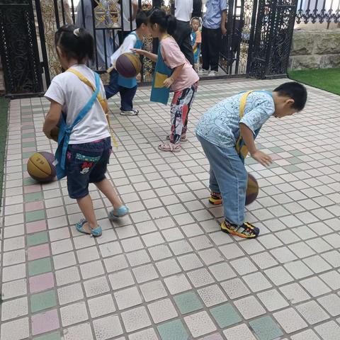 天地生幼儿园小一班———爱上幼儿园  快乐美一天