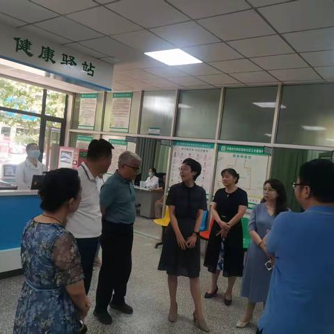 天桥区委常委、副区长周红文到药山街道西苑社区卫生服务中心调研