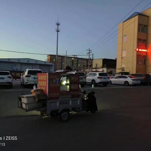 寒冬里的城管人 只为守护美丽城市