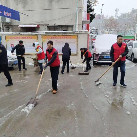 郾城市场监管分局开展义务扫雪活动