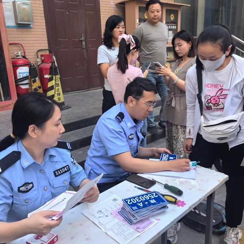 交警进社区，电动车上牌“零距离”