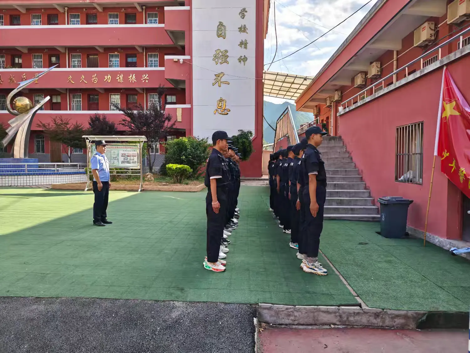 简篇-山阳县色河铺镇九年制学校少年警队在行动