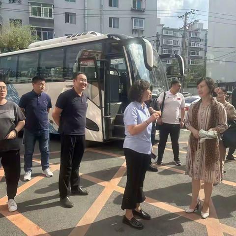 政协委员进魁星，炎炎夏日送清凉