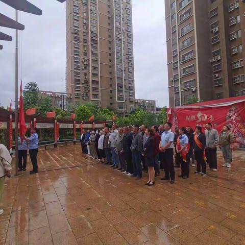 “反诈宣传进社区 安全防范入民心”哈密市分行红星路支行党支部与信用卡中心党支部、警务站开展联学共建活