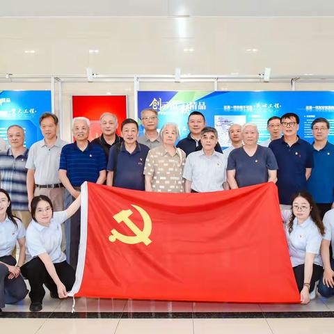 上海公司领导出席本部离退休干部党支部主题党日活动