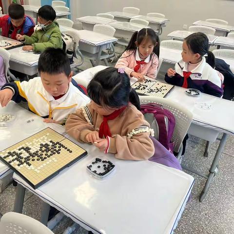 在棋盘上启迪智慧——2024年莲花小学德润校区秋季学期围棋总结