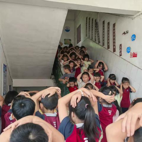 勿忘国耻，警钟长鸣——绍水镇完全小学举行“九一八”防空警报应急疏散演练