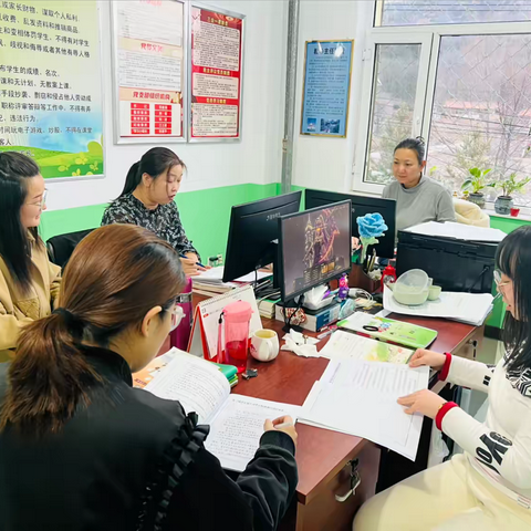 研讨交流思无穷，互学共进启新鸿——杨坊寄宿制小学教研组开展“如何优化作业设计”研讨活动