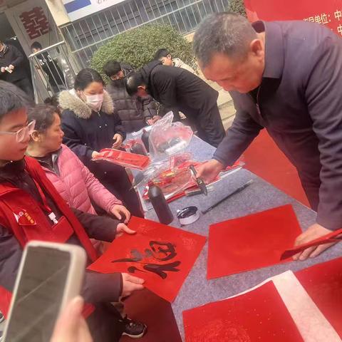 汉城街道刘家社区社工室║“五社联动 ” 开展“马跃新程 聚力前行”新春赠春联活动