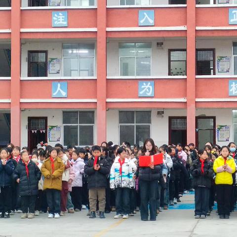 心有暖阳，便无惧风雨——柘城县双河街道中心学校第十六周升旗仪式