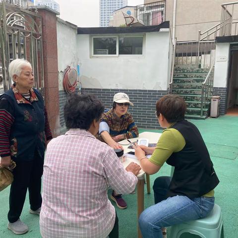 “奉献爱心量血压  关怀健康测血糖”义诊活动