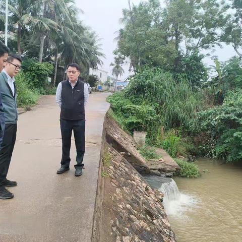 韩宇到荣邦乡大岭河开展巡河工作