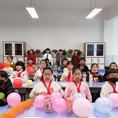 新居绽笑脸，华屋展宏图 ------二纬路小学迎新年主题升旗仪式