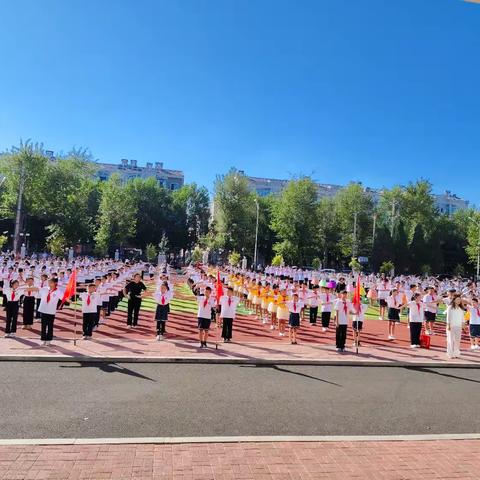 扬帆新学期、逐梦向未来 -----二纬路小学新学期升旗仪式