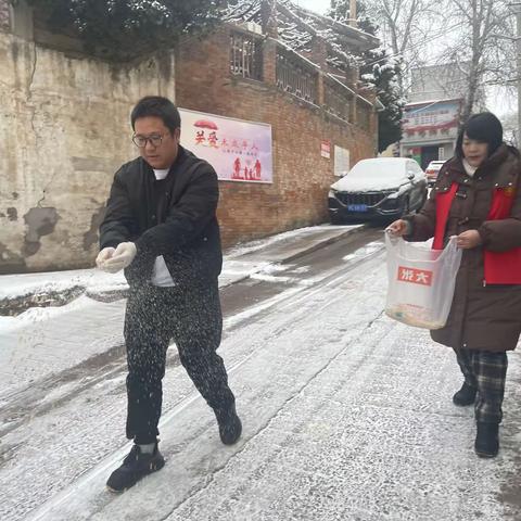 为民服务零距离  除冰清雪暖人心——朝阳社区党组织在行动