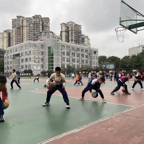 泸州市第十八中学校小学篮球3班社团活动