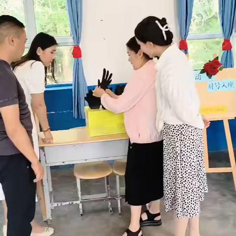 “童心促乐学，趣味无纸化”——阿乌利亚乡库鲁斯台教学点一二年级无纸化测试