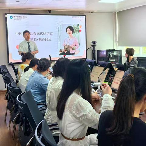 桐南支行走进骨科医院开展金融消保上门宣教活动