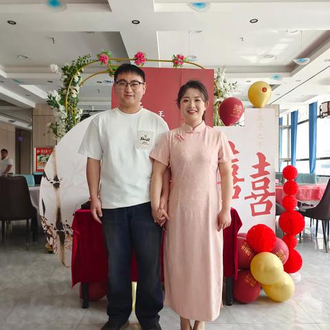 白衣执手，仁心共济同偕老。 红烛映情，佳节相携永结缘。 ﻿——王树忠先生、令晶晶女士订婚仪式剪影