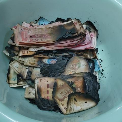 烈火验真金，服务见真情 ——路桥农商银行新桥支行成功为客户兑换万余元“火烧币”