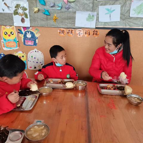 用心陪餐，用爱陪伴 ——向日葵班家长陪餐 心晴