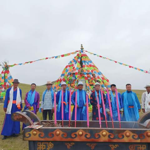 【铸牢中华民族共同体意识】祭敖包 祈平安  乌兰敖都嘎查举行敖包祭祀活动