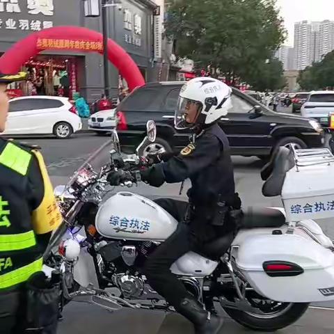 外地游客耽误赶车，城管铁骑暖心送站