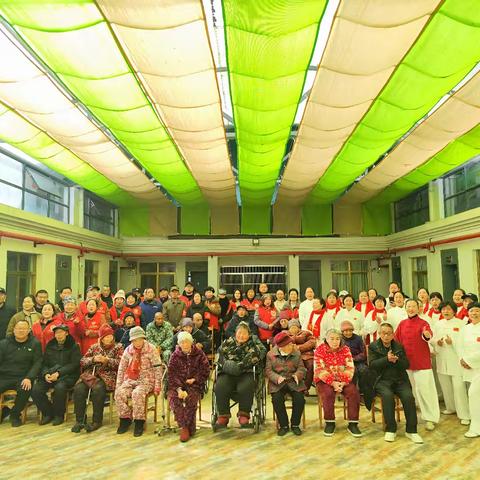 传承雷锋精神 情暖老年公寓