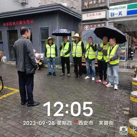 小寨项目车队节前对驾驶员进行安全培训，对车辆进行安全检查。