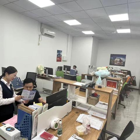 光大银行泉州晋江支行组织开展“抵制不法中介 维护金融秩序”主题宣传活动