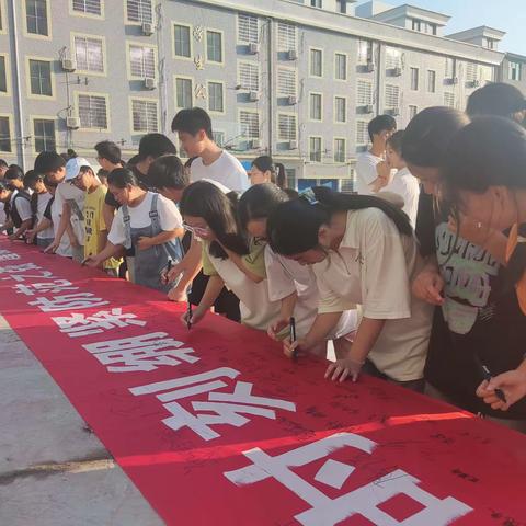 警惕诈骗，共建安全防线——南山中学全校师生反诈宣传活动