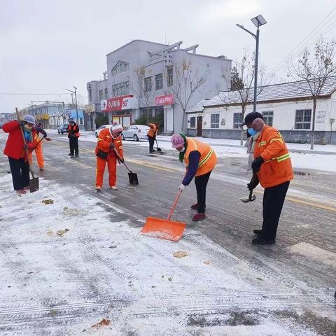 明德物业大王庄环卫“清雪除冰在行动”