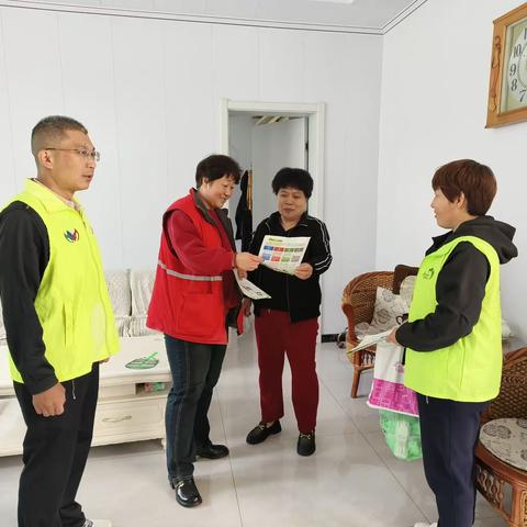 普集街道开展垃圾分类宣传暨有害垃圾收集活动