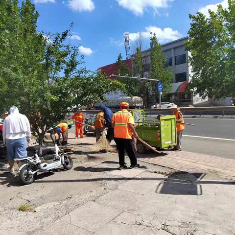 普集街道开展“情系环卫工  酷暑送清凉 ”公益活动