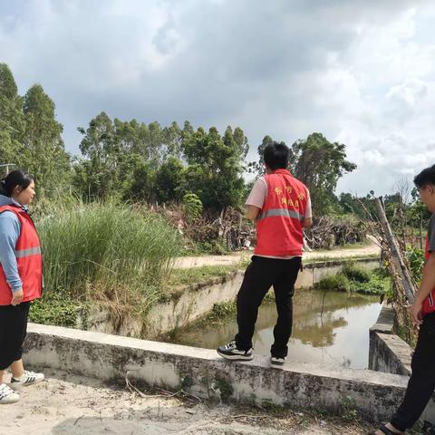 龙卧村网格员防溺水排查，做好“护苗”安全隐患
