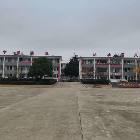 丹凤县茶房初级中学                    冬季安全致家长的一封信
