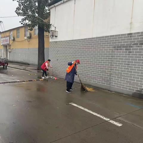 湘江办开展雨后清洁家园，守护美好社区行动