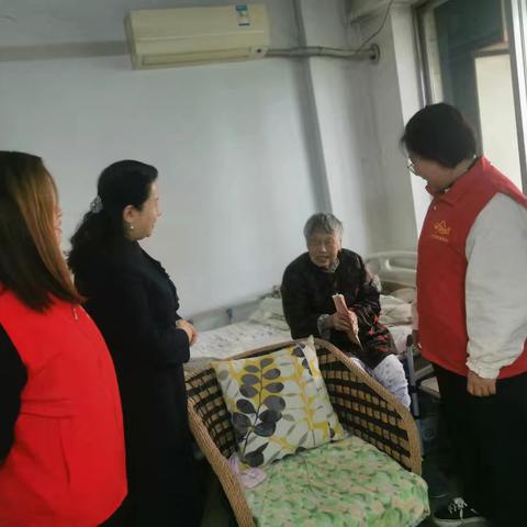 情暖金秋  爱在重阳—鸿雁社区重阳节慰问百岁老人